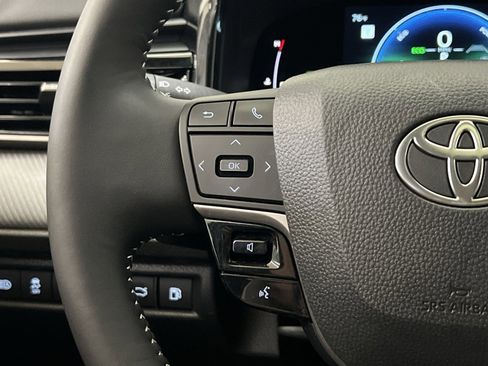 Used 2025 Toyota Camry SE w/ Convenience Package image 32