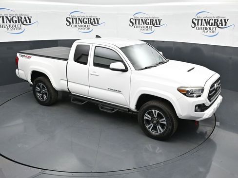 Used 2017 Toyota Tacoma TRD Sport w/ Tow Package (A/T) AWD/4WD image 18