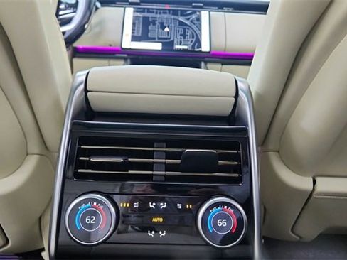 Used 2024 Land Rover Range Rover Long Wheelbase SE image 57