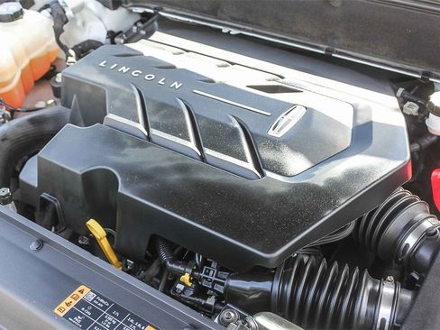 Used 2018 Lincoln MKX Reserve w/ Driver Assistance Package image 32