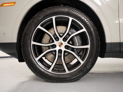 Certified 2026 Porsche Cayenne E-Hybrid Coupe AWD/4WD image 12