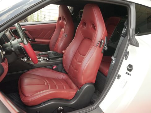 Used 2020 Nissan GT-R Premium w/ Premium Interior Package AWD/4WD image 8