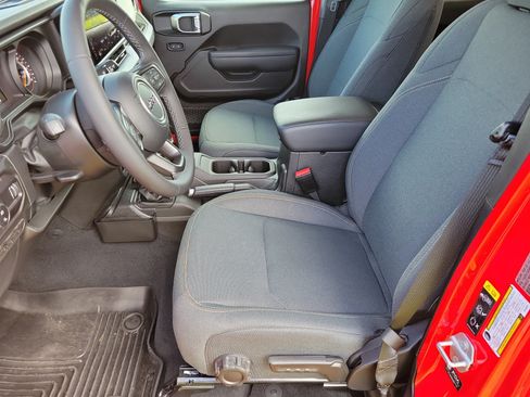 Used 2025 Jeep Gladiator Sport AWD/4WD image 9