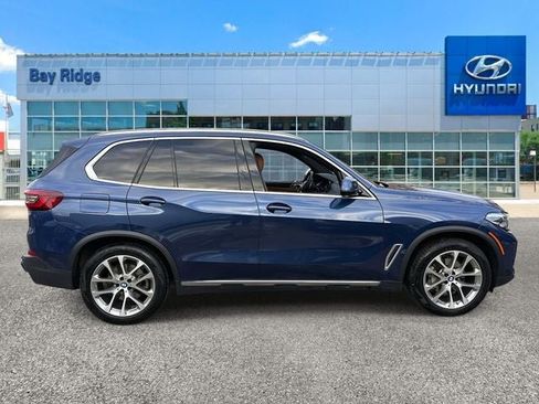 Used 2023 BMW X5 xDrive40i w/ Premium Package image 2