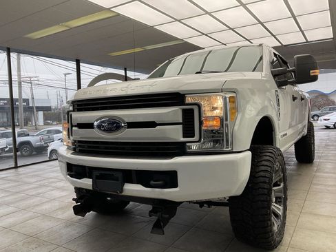 Used 2017 Ford F250 XLT image 3