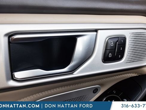 Used 2020 Ford Explorer Platinum w/ Premium Technology Package AWD/4WD image 12