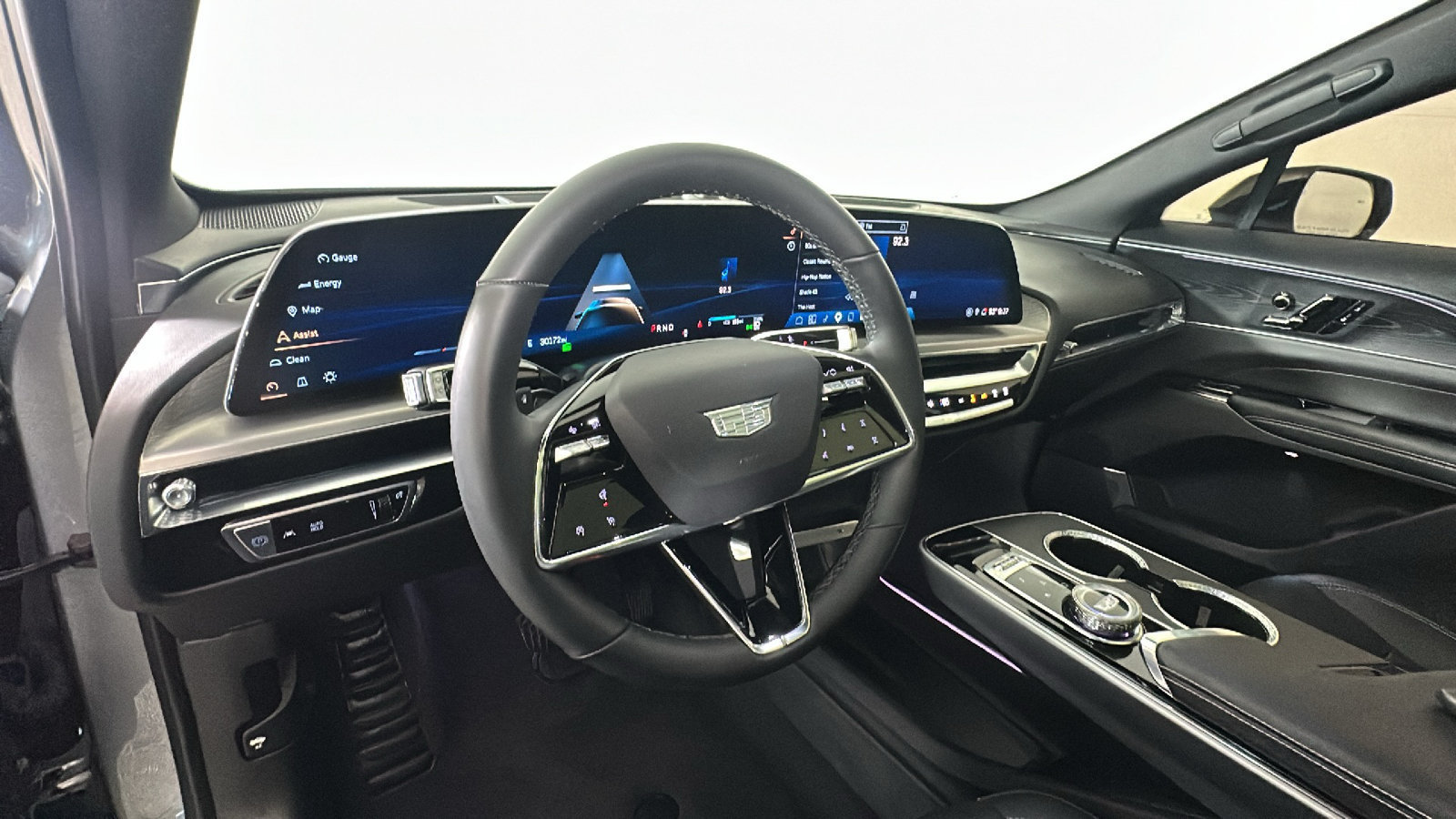 Used 2024 Cadillac Lyriq Sport AWD/4WD image 17