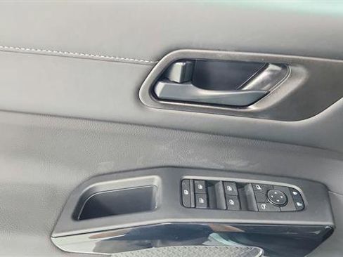 New 2025 Nissan Pathfinder SV image 19