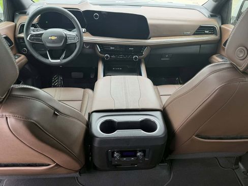 Used 2025 Chevrolet Tahoe High Country RWD image 12