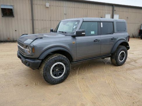 New 2025 Ford Bronco Badlands image 7