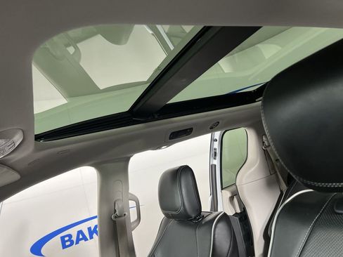 Used 2024 Chrysler Pacifica Limited image 19