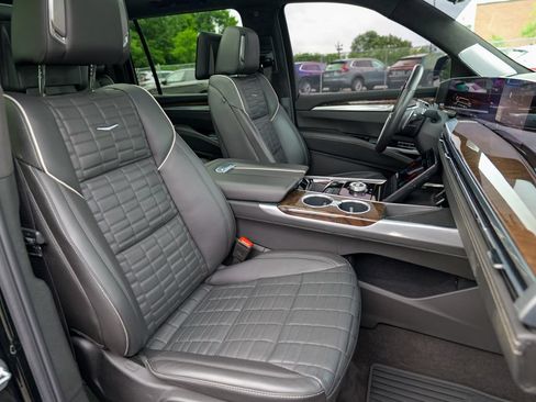 Used 2025 Cadillac Escalade ESV Sport Platinum AWD/4WD image 38