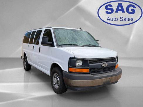 Used 2017 Chevrolet Express 2500 LS RWD image 2