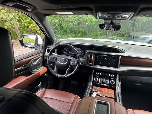 Used 2023 GMC Yukon XL Denali Ultimate AWD/4WD image 33