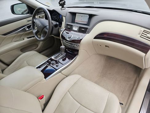 Used 2018 INFINITI Q70 Luxe image 13