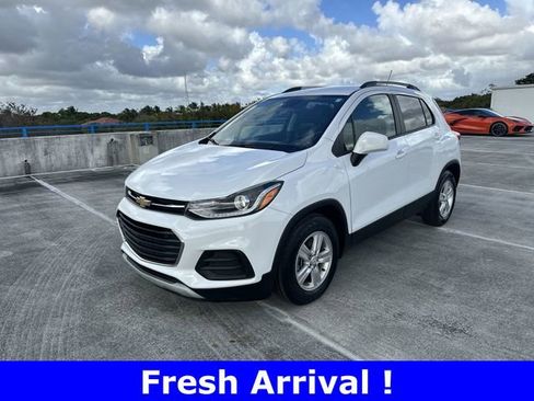 Used 2022 Chevrolet Trax LT w/ LT Convenience Package image 36