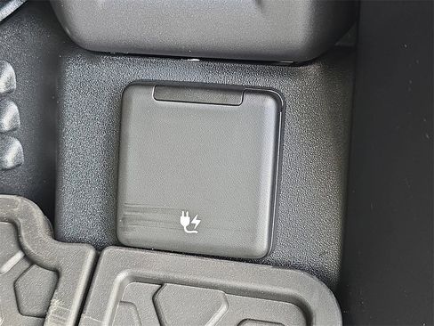 New 2026 Land Rover Defender 110 V8 image 14