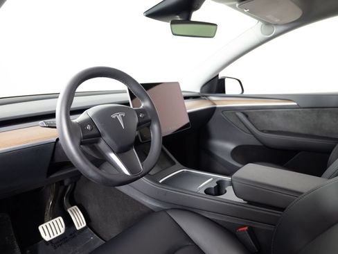 Used 2023 Tesla Model Y Performance AWD/4WD image 13