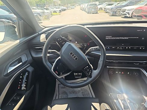 Used 2025 Audi SQ5 Prestige AWD/4WD image 17