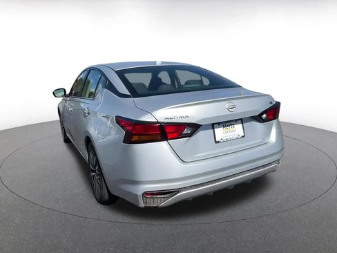 Used 2024 Nissan Altima 2.5 SV image 11