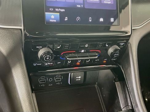 Used 2023 Jeep Grand Cherokee L Laredo w/ Luxury Tech Group I AWD/4WD image 15
