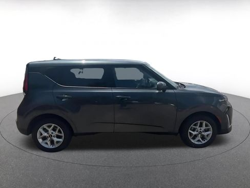 Used 2025 Kia Soul LX w/ LX Technology Package FWD image 16