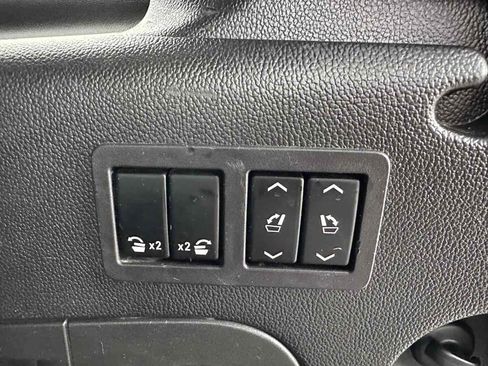 Used 2018 Chevrolet Suburban Premier AWD/4WD image 26