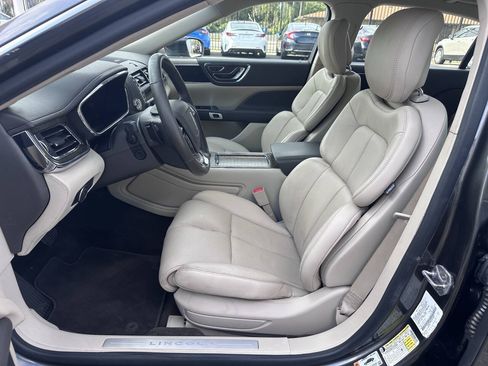 Used 2018 Lincoln Continental Select w/ Continental Climate Package FWD image 12