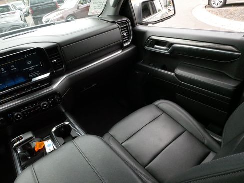 Used 2024 Chevrolet Silverado 1500 LTZ AWD/4WD image 11