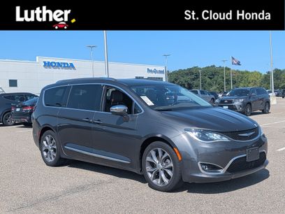 Used 2018 Chrysler Pacifica Limited w/ Tire & Wheel Group