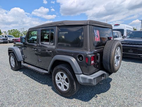 Used 2019 Jeep Wrangler Unlimited Sport S AWD/4WD image 3