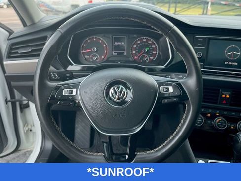 Used 2021 Volkswagen Jetta SE FWD image 4