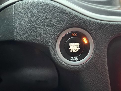 Used 2020 Dodge Charger SXT image 9