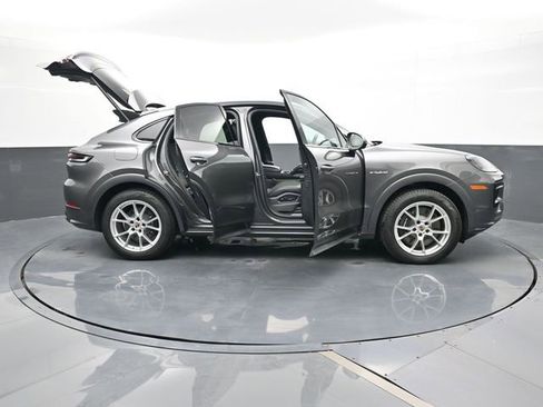 Certified 2025 Porsche Cayenne E-Hybrid Coupe image 34