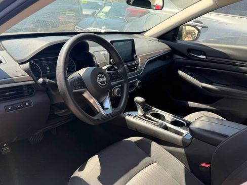 Used 2024 Nissan Altima 2.5 SV FWD image 5