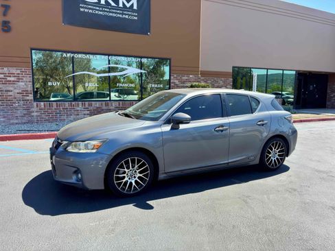 Used 2013 Lexus CT 200h w/ Premium Pkg w/Navigation FWD image 11