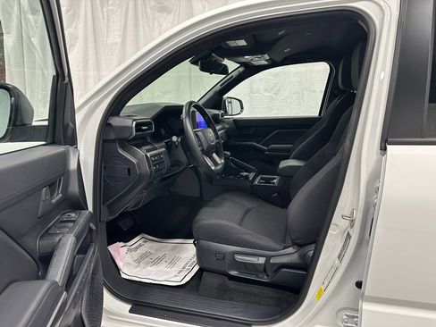Used 2025 Toyota 4Runner SR5 AWD/4WD image 10