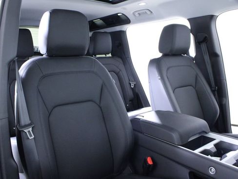 Used 2025 Land Rover Defender 110 S image 17