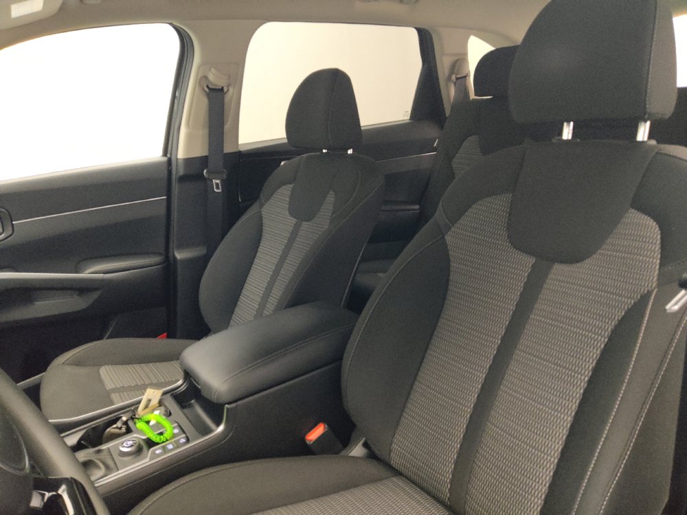Used 2024 Kia Sorento LX FWD image 17