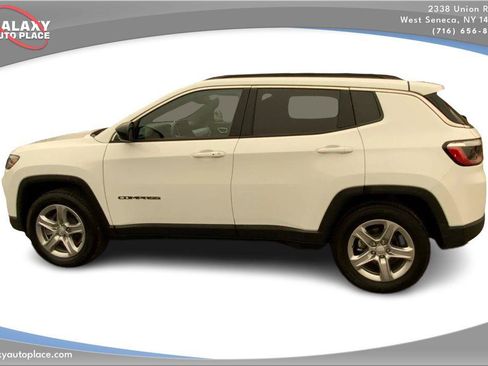 Used 2024 Jeep Compass Latitude AWD/4WD image 8