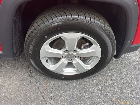 Used 2019 Jeep Compass Latitude w/ Cold Weather Group image 9