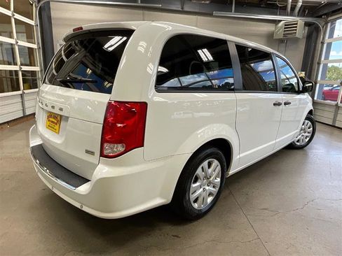 Used 2019 Dodge Grand Caravan SE w/ UConnect Hands-Free Group image 5