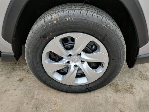 Used 2020 Toyota RAV4 LE image 11