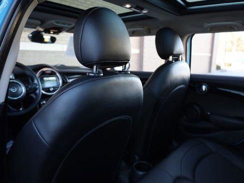 Used 2019 MINI Cooper 4-Door Hardtop FWD image 17