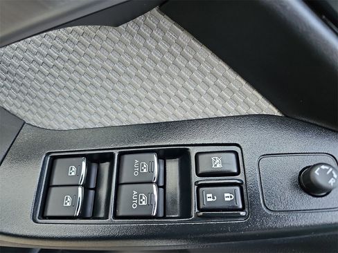 Used 2018 Subaru Forester 2.5i Premium w/ All-Weather Package image 27