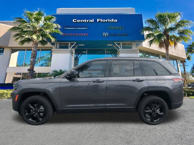 Certified 2024 Jeep Grand Cherokee Altitude AWD/4WD image 8