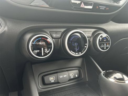 New 2025 Hyundai Venue Limited image 24