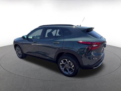 Used 2025 Chevrolet Trax LT image 10