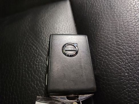 Used 2018 Volvo XC90 T6 Momentum w/ Convenience Package image 31