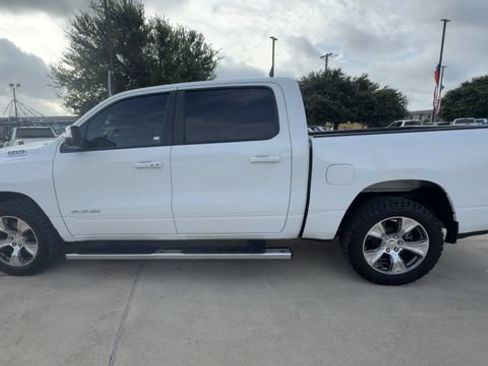 Used 2024 RAM 1500 Laramie AWD/4WD image 5